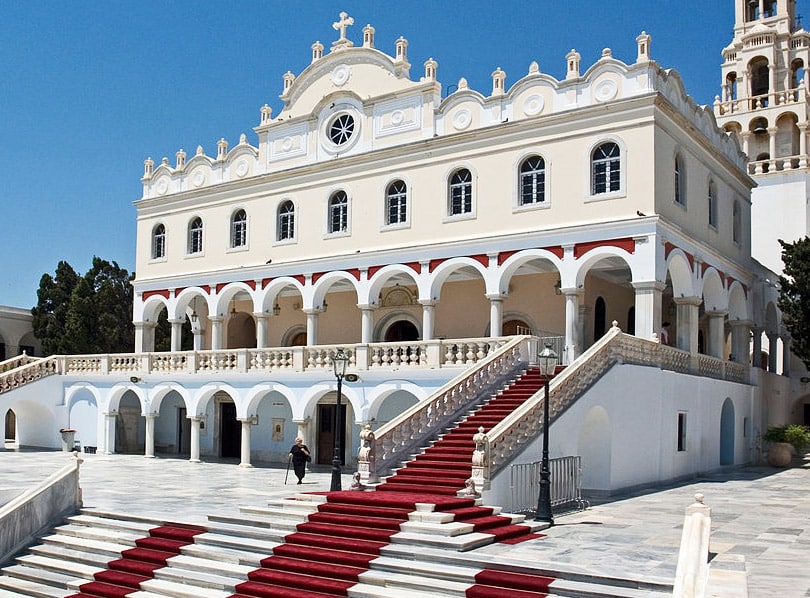 Η ΕΚΚΛΗΣΙΑ ΤΗΣ ΤΗΝΟΥ