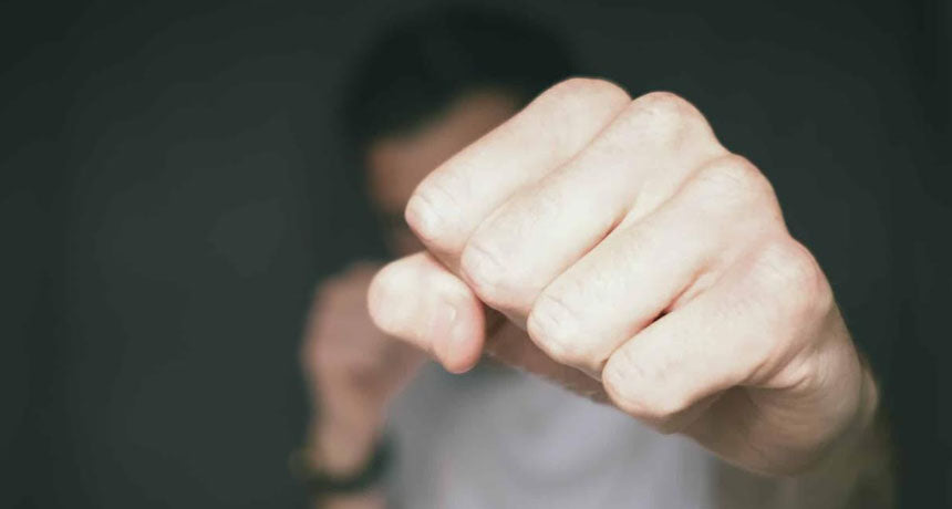 Είναι αντιχριστιανική η αυτοάμυνα; Πρέπει πάντα να γυρίζουμε και το άλλο μάγουλο τελικά;